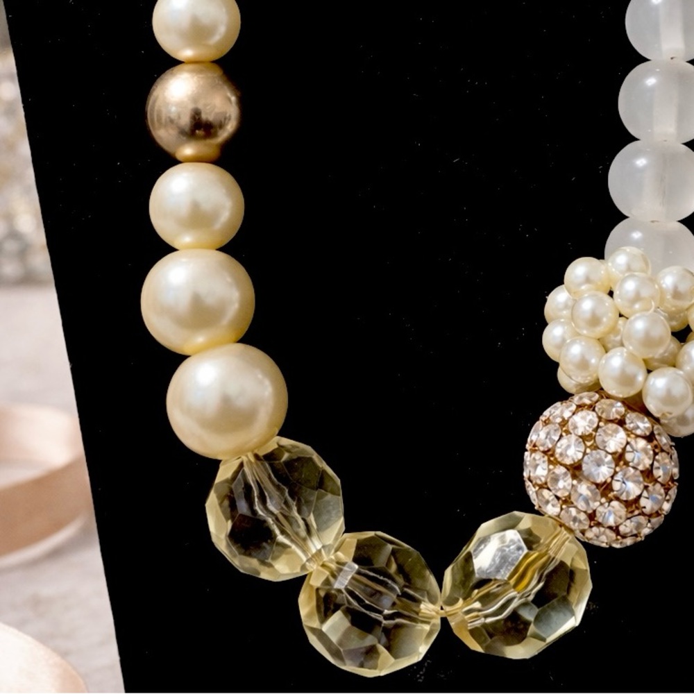 ✨ Champagne Pearl & Crystal Asymmetrical Statement Necklace - Picture 3 of 3